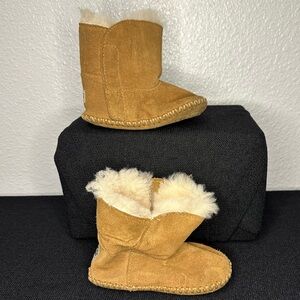 Kid UGG booties‎